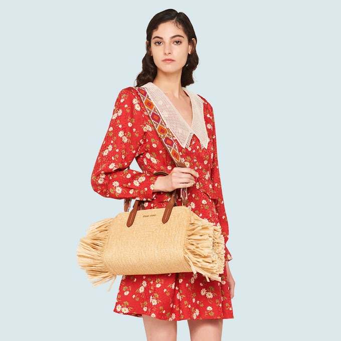 Bolso de playa de paja de Miu Miu